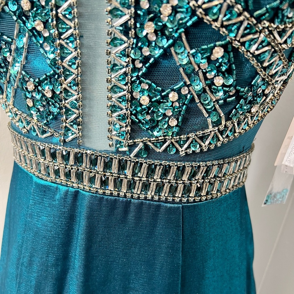Prom dress - Picture 3 of 5